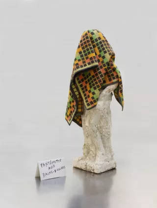 Fantômette aux bains-douches, Sculpture, 2010,Arnaud Labelle-Rojoux