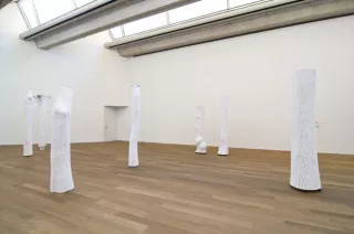 White as snow - Sans titre (Tronc coudé) n°2/5, Sans titre (Plissé) n°2/5, Sans titre (Tilleul) n°1/5, Sans titre (Flammes) n°1/5, Sans titre (Colonne) n°2/5, Sans titre (Entrelacs) n°1/5, Sans titre (Hermès) n°1/5, Installation, 2008, Didier Marcel