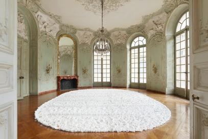 Karla Black, Vue de l’installation au Musée des Archives nationales, 2017 © Simon Vogel